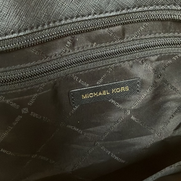 Michael Kors Tote Bag - Picture 4 of 10